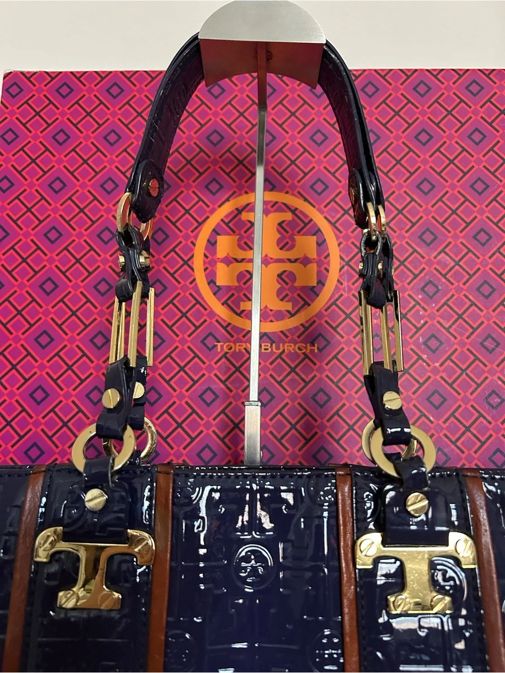 💜Tory Burch💛Purple~Plum embossed Logo Patent Leather Tote w/Tan Trim & Goldtone